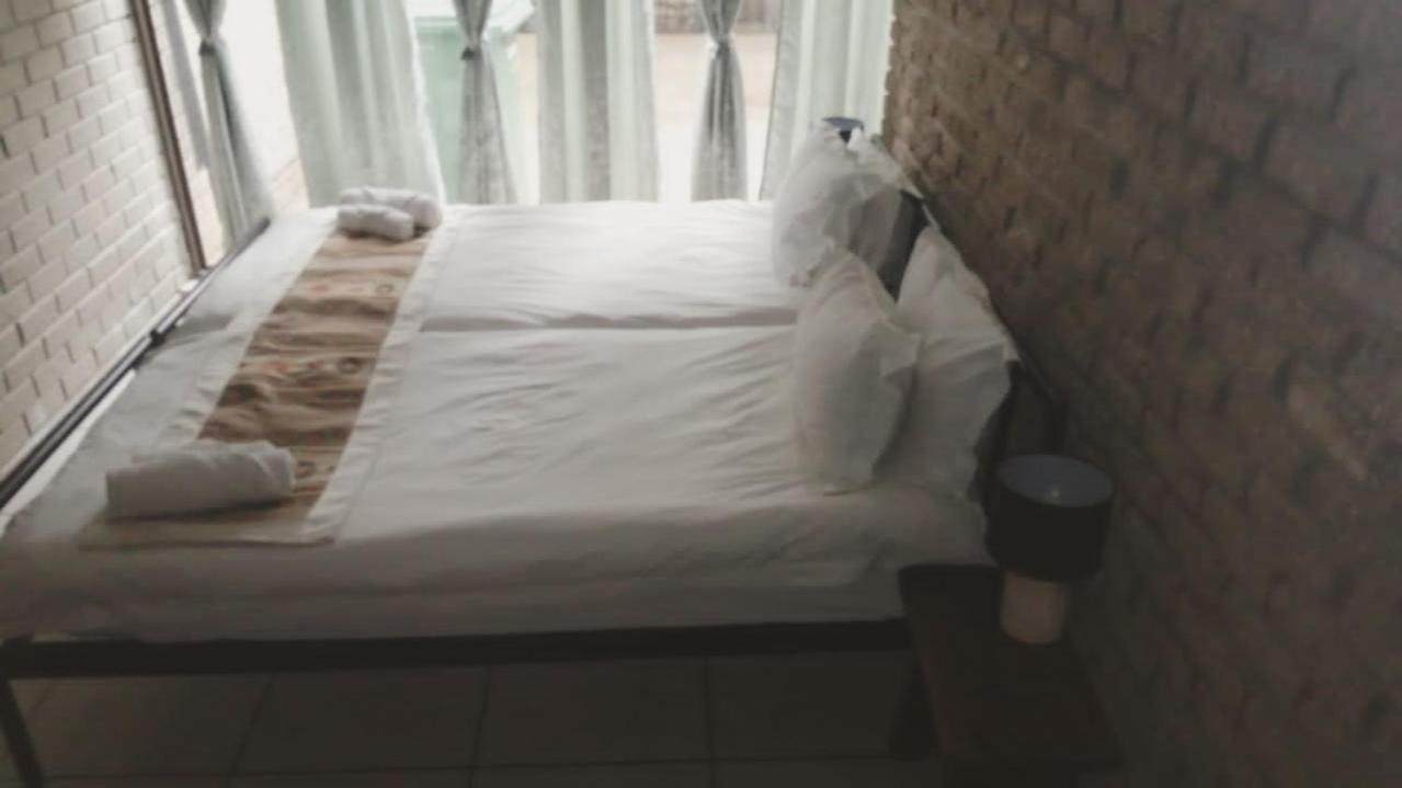 צומב Villa Africa Guesthouse מראה חיצוני תמונה