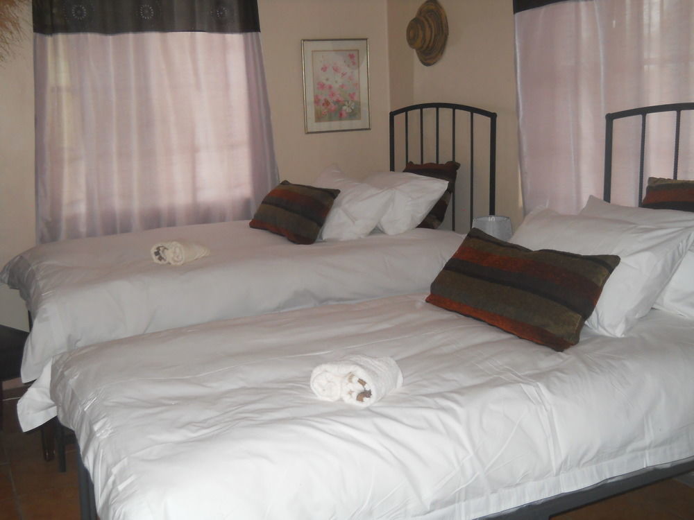 צומב Villa Africa Guesthouse מראה חיצוני תמונה